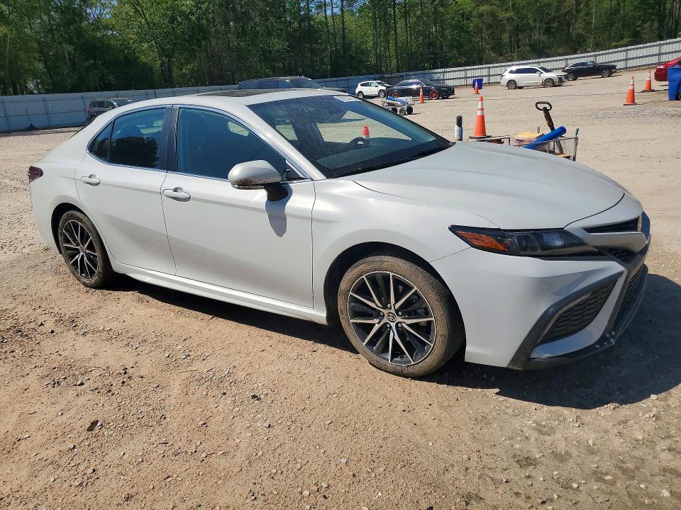 50130376 :رقم المزاد ، 4T1S11AK3NU045327 vin ، 2022 Toyota Camry مزاد بيع