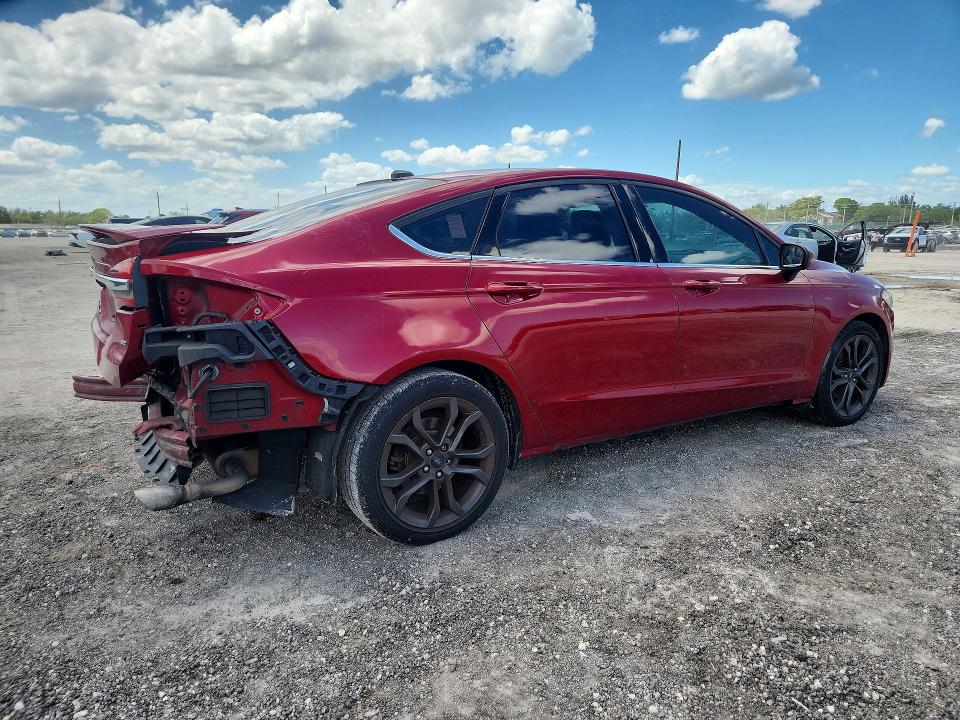50601676 :رقم المزاد ، 3FA6P0H77JR114821 vin ، 2018 Ford Fusion مزاد بيع