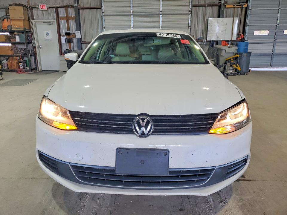49125886 :رقم المزاد ، 3VWDP7AJ2DM448155 vin ، 2013 Volkswagen Jetta مزاد بيع