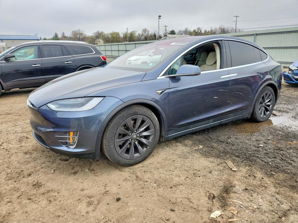 2018 Tesla Model X მანქანა იყიდება აუქციონზე, vin: 5YJXCBE25JF101694, აუქციონის ნომერი: 49408906