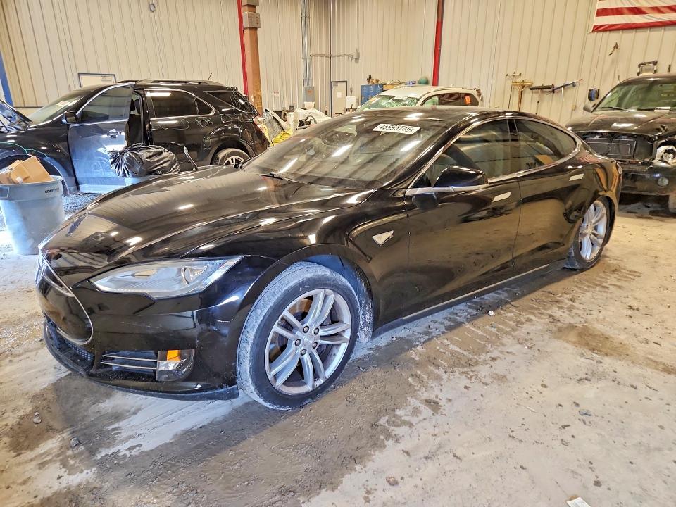 45995746 :رقم المزاد ، 5YJSA1AC3DFP11171 vin ، 2013 Tesla Model S مزاد بيع
