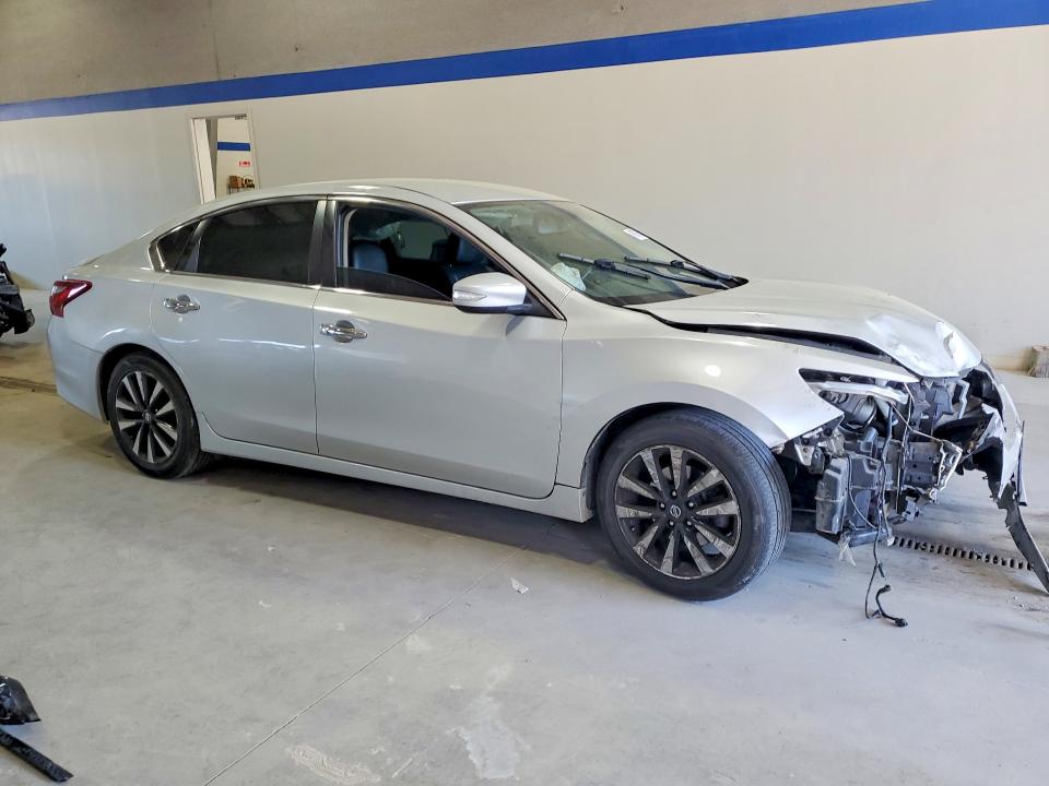 2018 Nissan Altima მანქანა იყიდება აუქციონზე, vin: 1N4AL3APXJC179033, აუქციონის ნომერი: 49879766