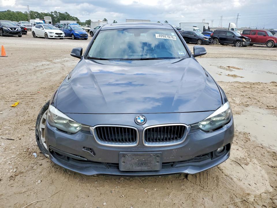49927076 :رقم المزاد ، WBA8E1G3XHNU15476 vin ، 2017 Bmw 320 مزاد بيع