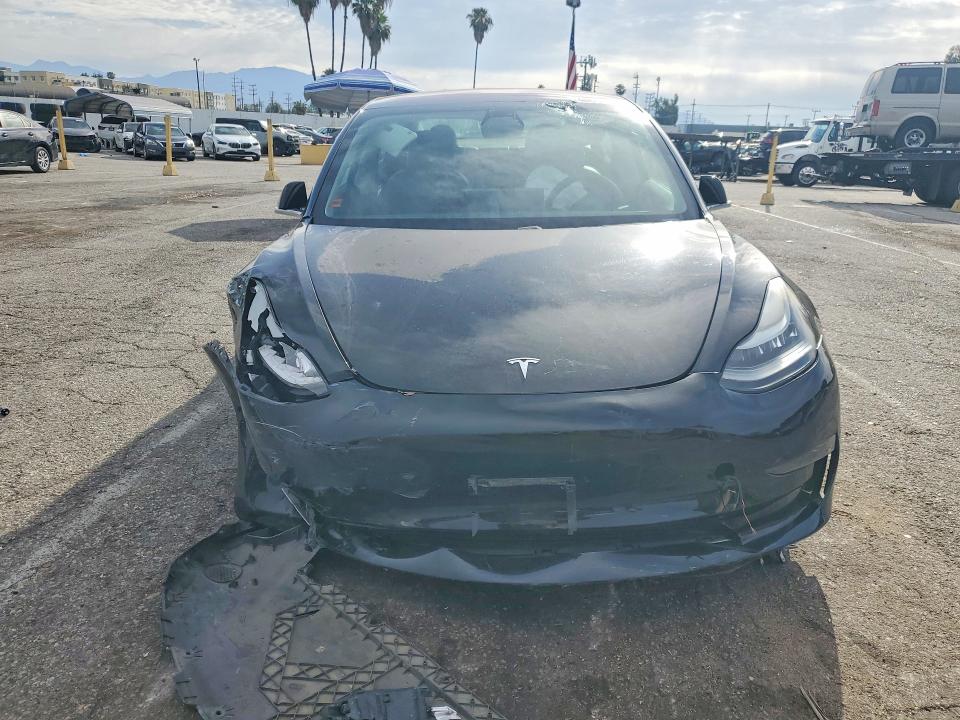 48696176 :رقم المزاد ، 5YJ3E1EA0KF325175 vin ، 2019 Tesla Model 3 مزاد بيع