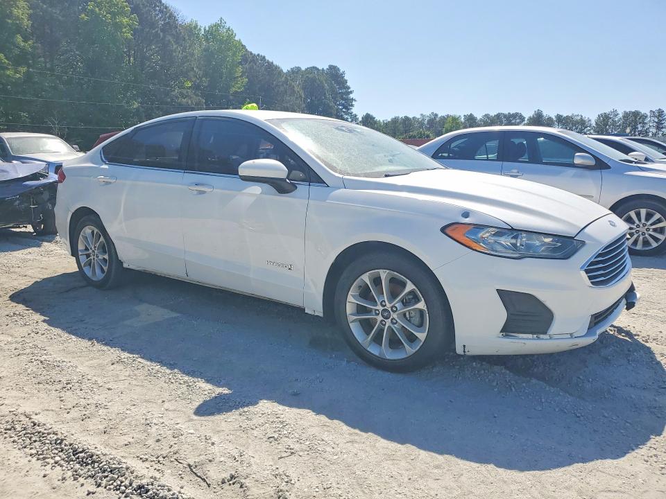 50502106 :رقم المزاد ، 3FA6P0LU4KR120221 vin ، 2019 Ford Fusion مزاد بيع