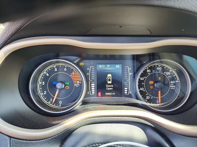 48952776 :رقم المزاد ، 1C4PJMCS9HW595102 vin ، 2017 Jeep Cherokee مزاد بيع