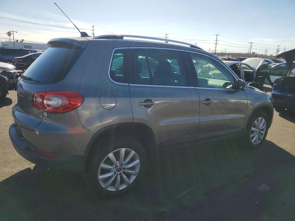 Продаж на аукціоні авто 2011 Volkswagen Tiguan, vin: WVGAV7AX2BW504233, номер лоту: 49685616