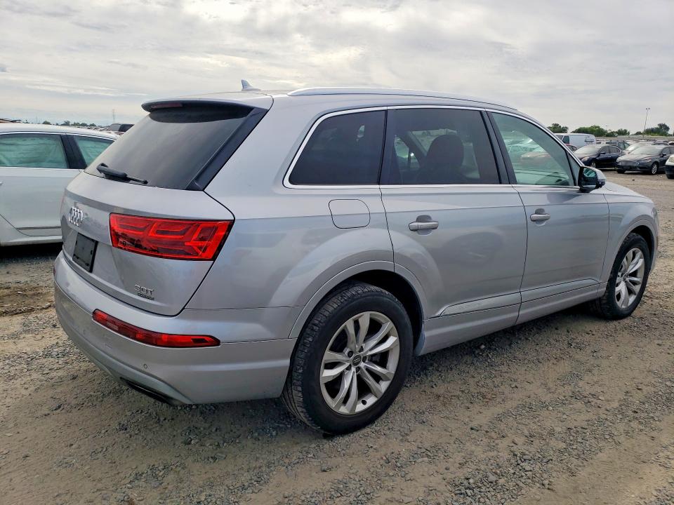 Продажа на аукционе авто 2017 Audi Q7, vin: WA1AAAF70HD003930, номер лота: 49295336
