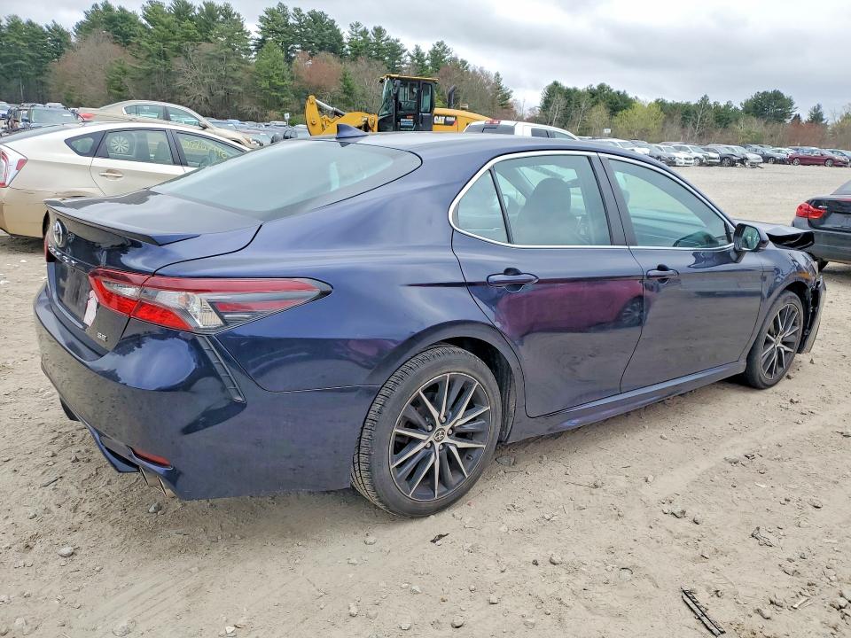 50557376 :رقم المزاد ، 4T1G11AK7MU567611 vin ، 2021 Toyota Camry مزاد بيع