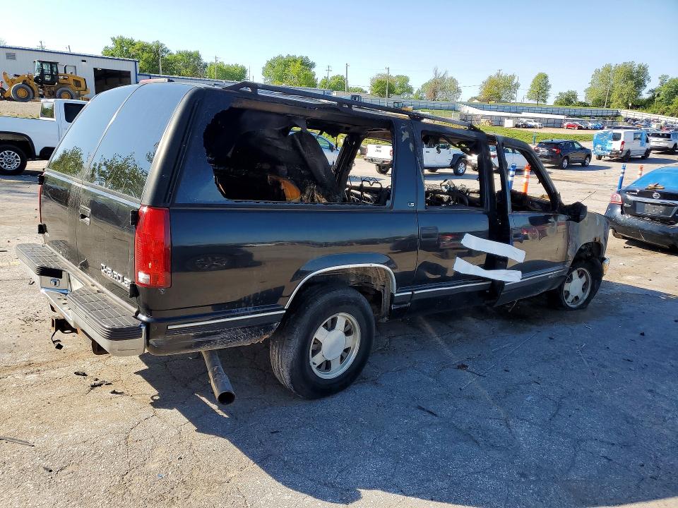 1999 Chevrolet Suburban მანქანა იყიდება აუქციონზე, vin: 1GNEC16R9XJ576111, აუქციონის ნომერი: 50225576