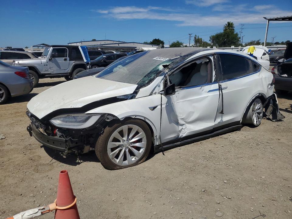 48343516 :رقم المزاد ، 5YJXCDE42LF284732 vin ، 2020 Tesla Model X مزاد بيع