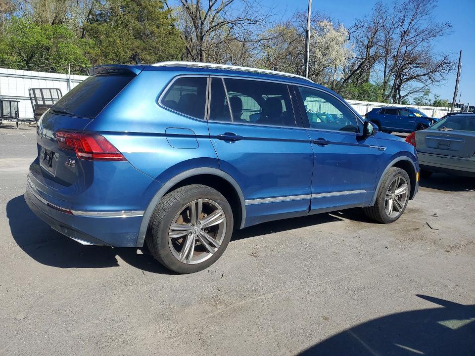 Продажа на аукционе авто 2018 Volkswagen Tiguan, vin: 3VV2B7AX4JM216179, номер лота: 49109266
