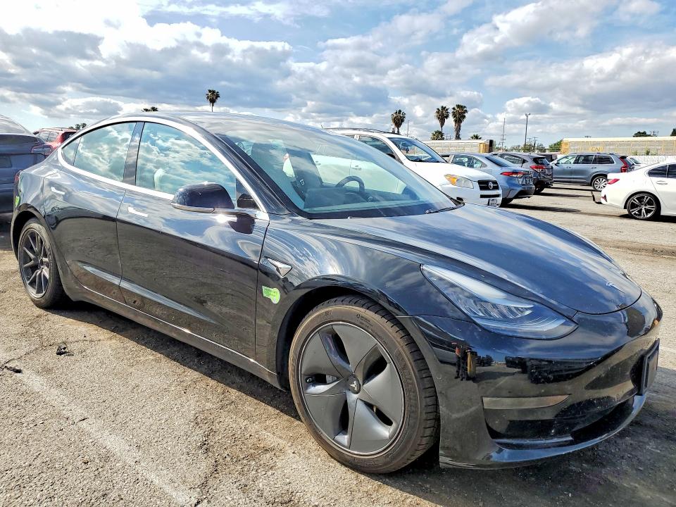 47611366 :رقم المزاد ، 5YJ3E1EB1LF806658 vin ، 2020 Tesla Model 3 مزاد بيع