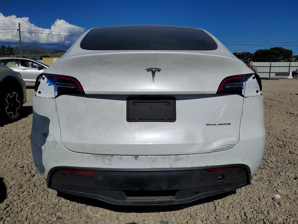 48402056 :رقم المزاد ، 7SAYGAEE2NF570134 vin ، 2022 Tesla Model Y مزاد بيع