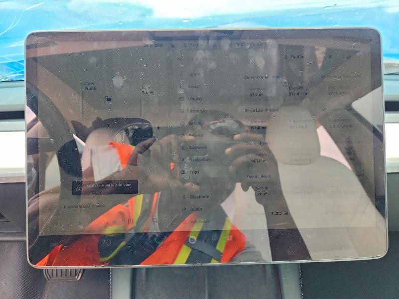 49672266 :رقم المزاد ، 5YJ3E1EB2NF269656 vin ، 2022 Tesla Model 3 مزاد بيع