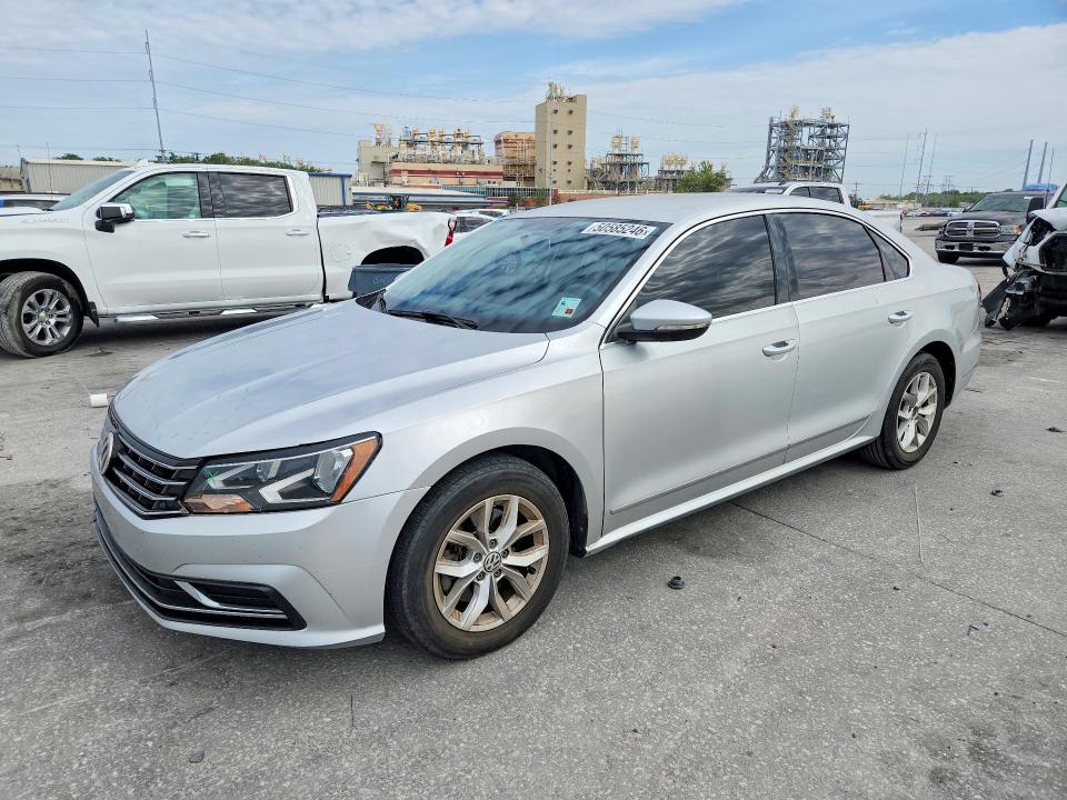 50585246 :رقم المزاد ، 1VWAT7A36HC031497 vin ، 2017 Volkswagen Passat مزاد بيع