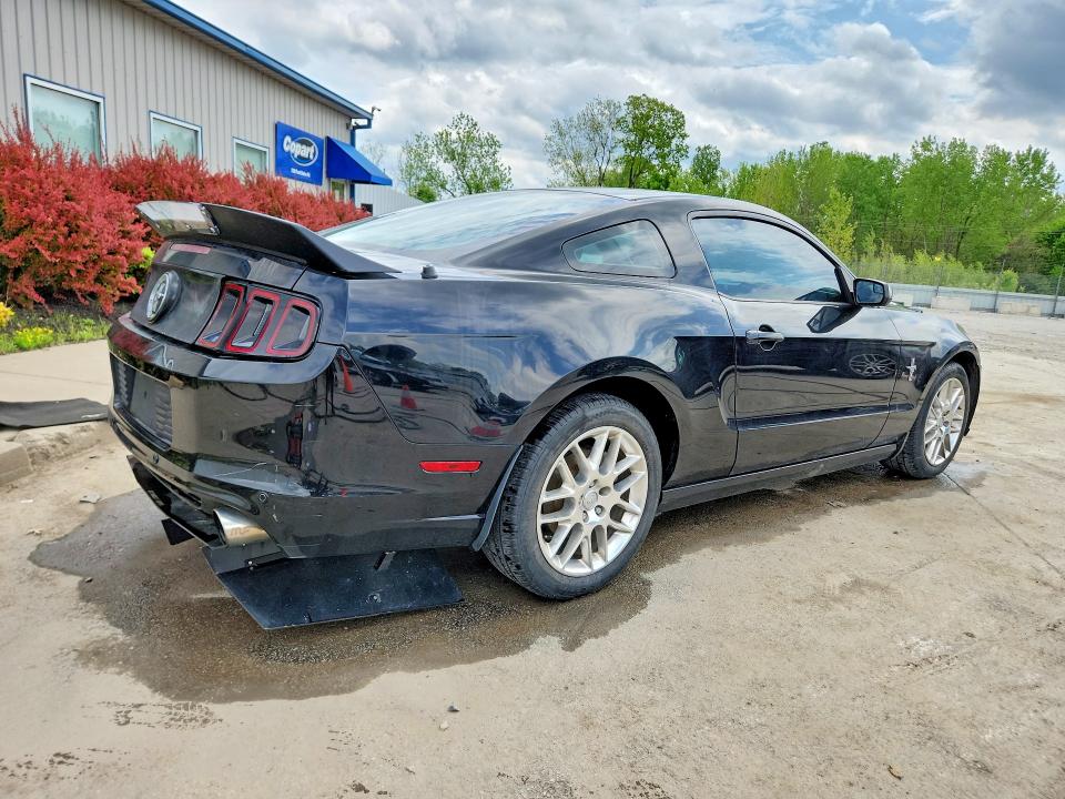 Продажа на аукционе авто 2013 Ford Mustang, vin: 1ZVBP8AM2D5252732, номер лота: 49450866
