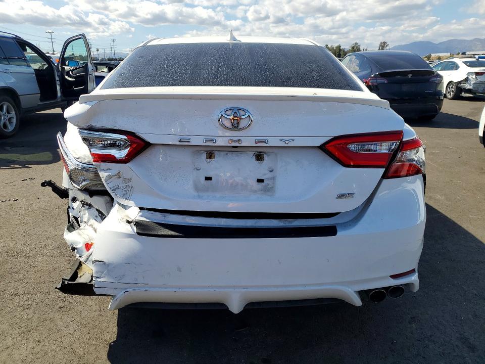 50963826 :رقم المزاد ، 4T1B11HK5KU214474 vin ، 2019 Toyota Camry مزاد بيع