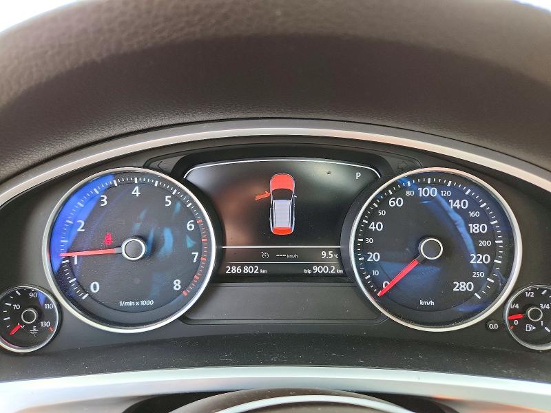 2013 Volkswagen Touareg მანქანა იყიდება აუქციონზე, vin: WVGDF9BPXDD010849, აუქციონის ნომერი: 49129146