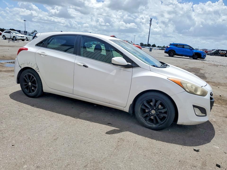 Продажа на аукционе авто 2014 Hyundai Elantra Gt, vin: KMHD35LH5EU225565, номер лота: 48855466
