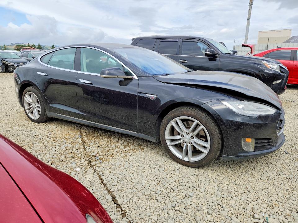 48319286 :رقم المزاد ، 5YJSA1H14EFP44685 vin ، 2014 Tesla Model S مزاد بيع