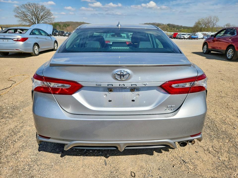 50727736 :رقم المزاد ، 4T1G11BK8LU011854 vin ، 2020 Toyota Camry مزاد بيع