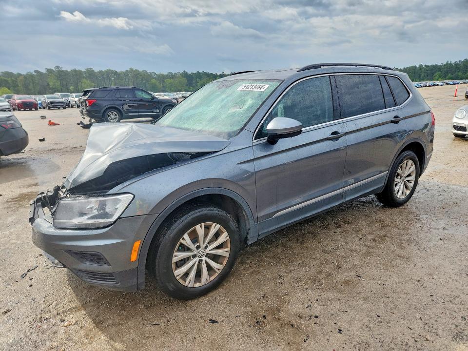 51213496 :رقم المزاد ، 3VV3B7AXXJM070374 vin ، 2018 Volkswagen Tiguan مزاد بيع