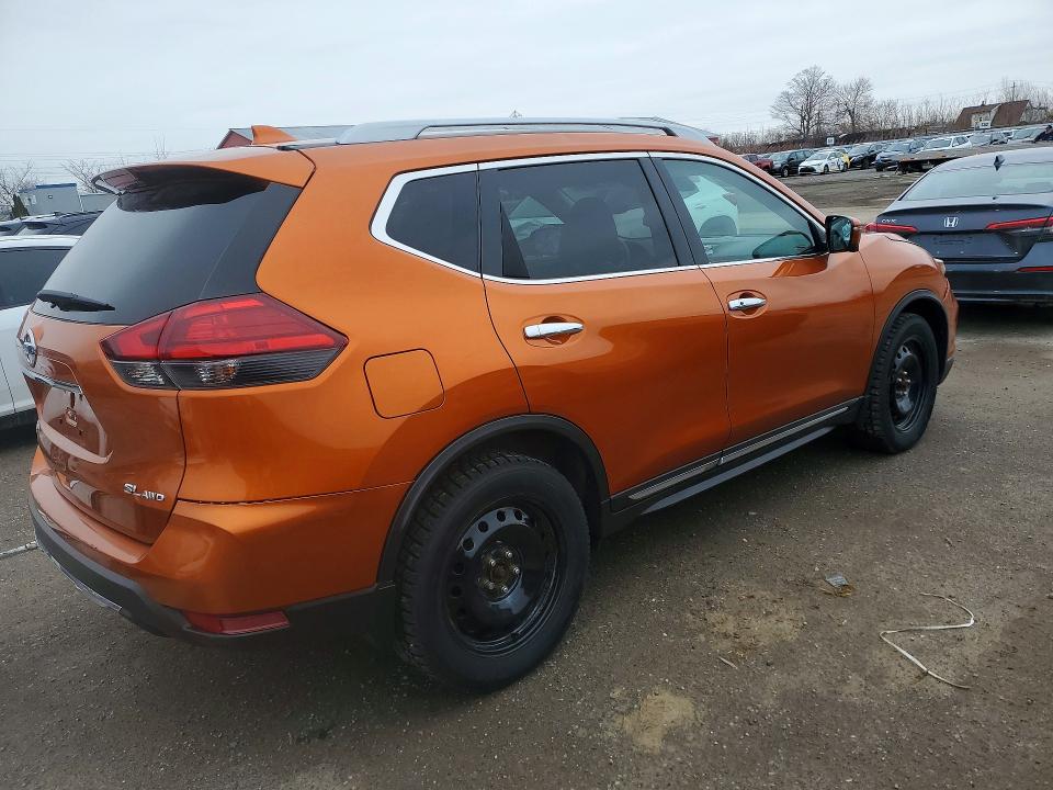 47740196 :رقم المزاد ، 5N1AT2MV9HC800122 vin ، 2017 Nissan Rogue مزاد بيع