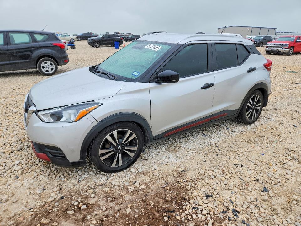 51553456 :رقم المزاد ، 3N1CP5CUXJL545375 vin ، 2018 Nissan Kicks مزاد بيع