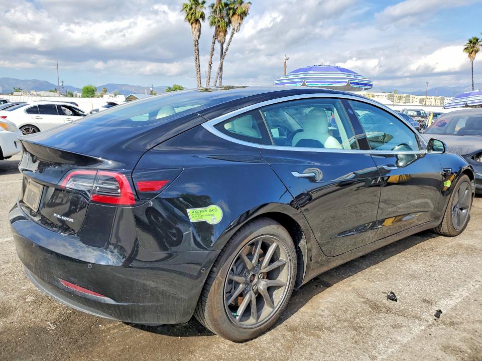 47611366 :رقم المزاد ، 5YJ3E1EB1LF806658 vin ، 2020 Tesla Model 3 مزاد بيع