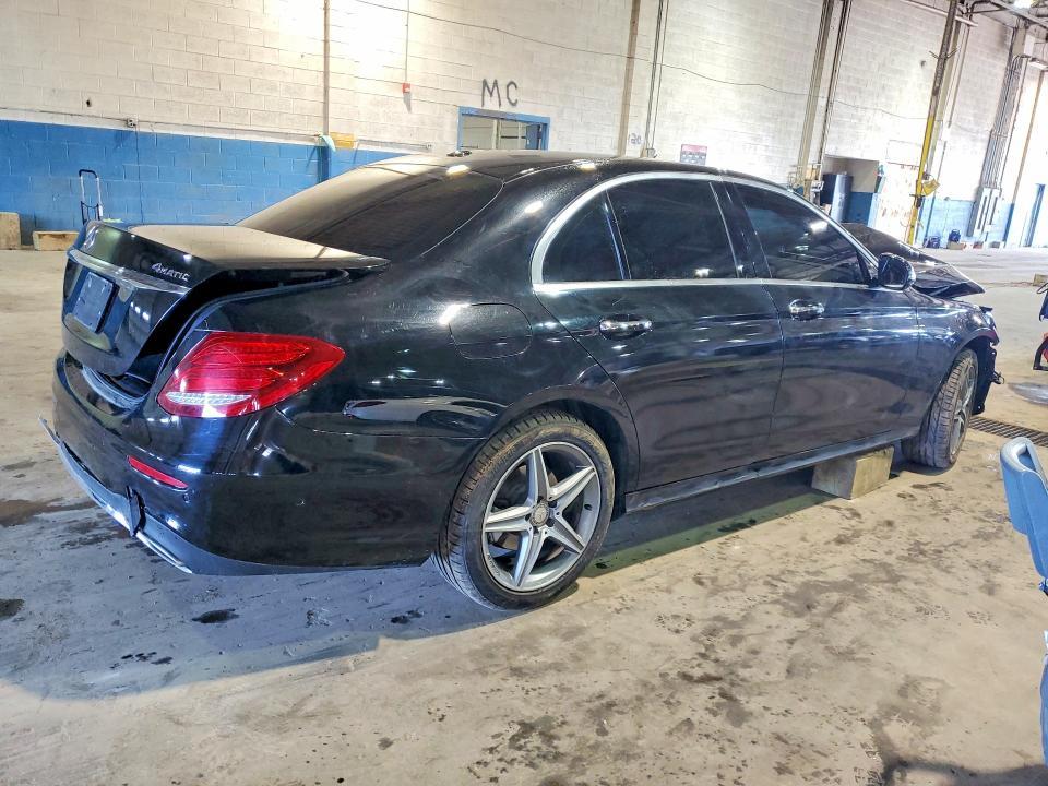 51648056 :رقم المزاد ، WDDZF4KB5HA011776 vin ، 2017 Mercedes-benz E مزاد بيع