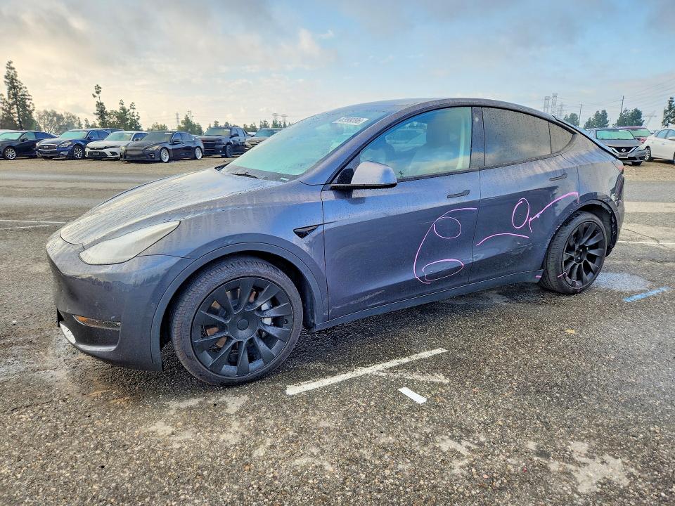 47999396 :رقم المزاد ، 5YJYGDEE3MF159550 vin ، 2021 Tesla Model Y مزاد بيع
