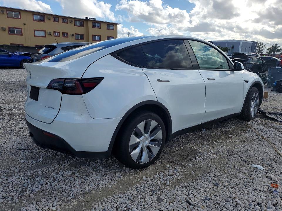 Auction sale of the 2023 Tesla Model Y, vin: 7SAYGDEE2PA194875, lot number: 49368906