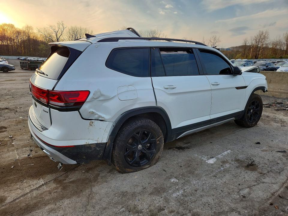 2024 Volkswagen Atlas მანქანა იყიდება აუქციონზე, vin: 1V2GR2CAXRC592537, აუქციონის ნომერი: 49958146