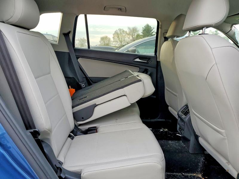 Продажа на аукционе авто 2018 Volkswagen Tiguan, vin: 3VV2B7AX6JM209718, номер лота: 48942666