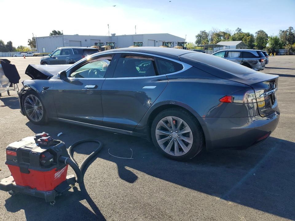 49095196 :رقم المزاد ، 5YJSA1E20HF211086 vin ، 2017 Tesla Model S مزاد بيع