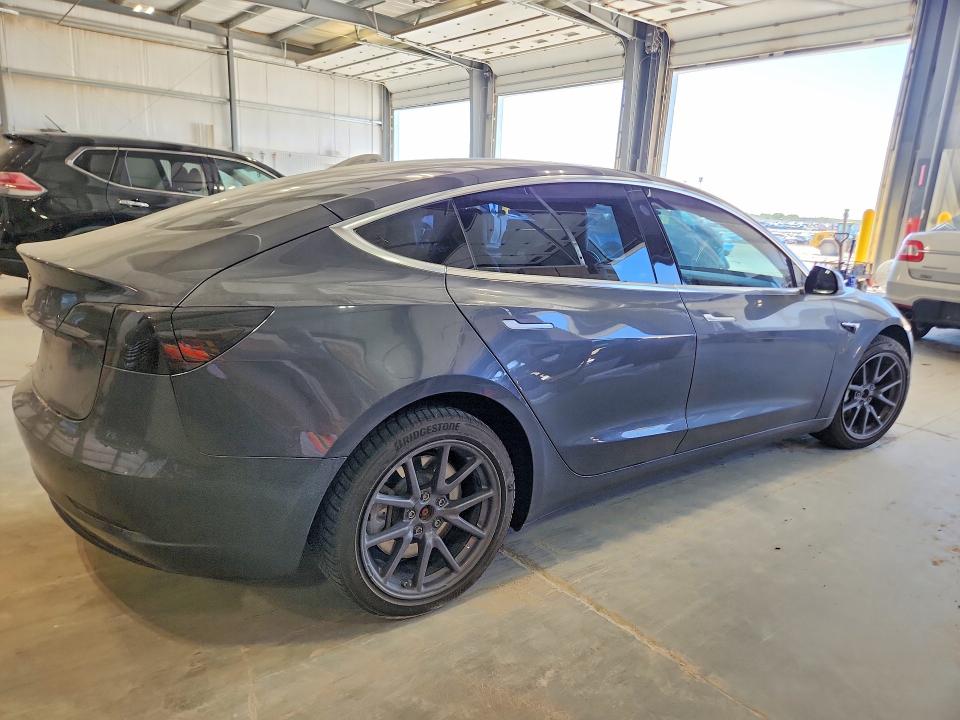 50403386 :رقم المزاد ، 5YJ3E1EB2JF114034 vin ، 2018 Tesla Model 3 مزاد بيع