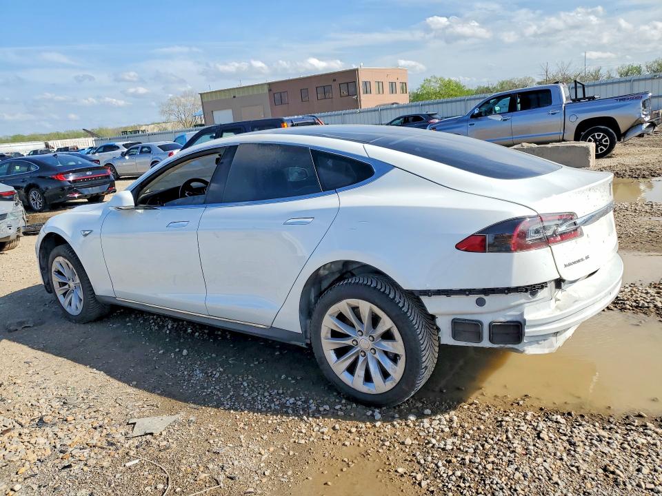49742636 :رقم المزاد ، 5YJSA1H15EFP56750 vin ، 2014 Tesla Model S مزاد بيع
