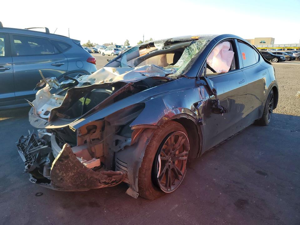 2025 Tesla Model Y მანქანა იყიდება აუქციონზე, vin: 7SAYGDED1SF253109, აუქციონის ნომერი: 51015556