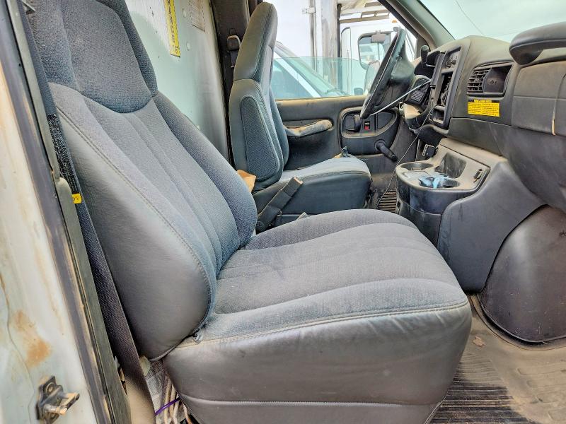 48908216 :رقم المزاد ، 1GBHG31R621236442 vin ، 2002 Chev Express G3500 مزاد بيع