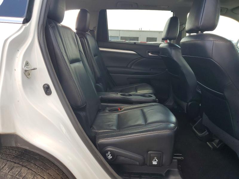 Продажа на аукционе авто 2018 Toyota Highlander, vin: 5TDJZRFH0JS525747, номер лота: 49946486
