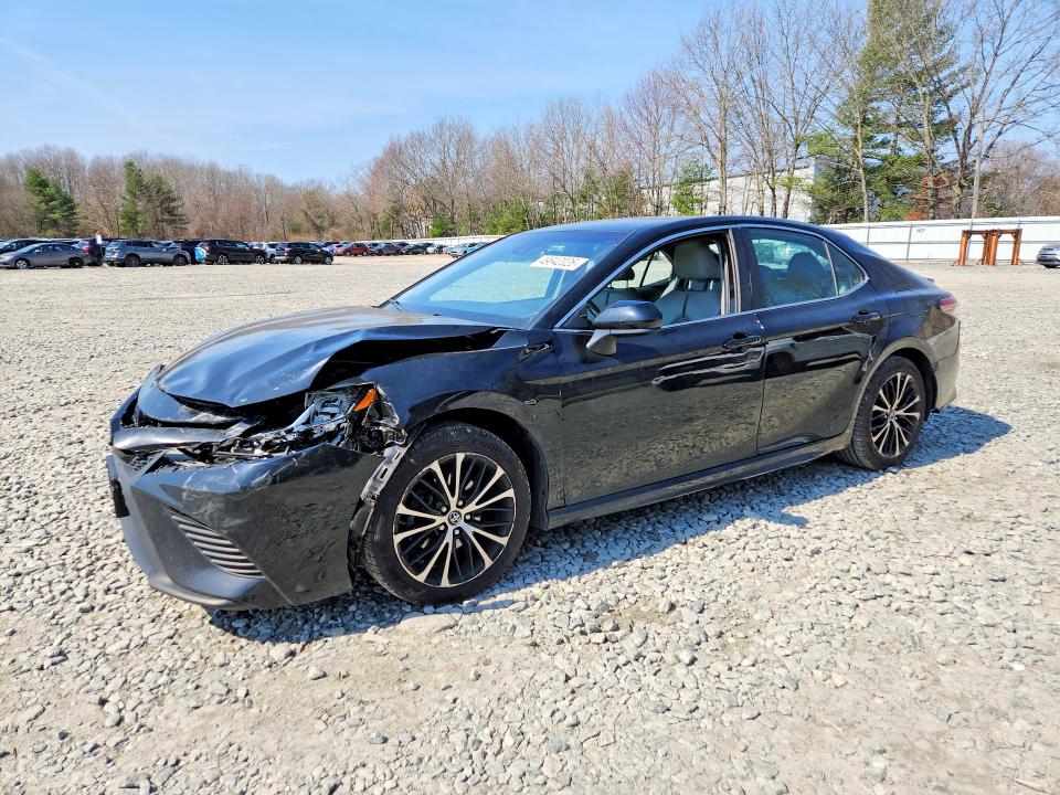49642026 :رقم المزاد ، 4T1B11HK1JU082151 vin ، 2018 Toyota Camry مزاد بيع