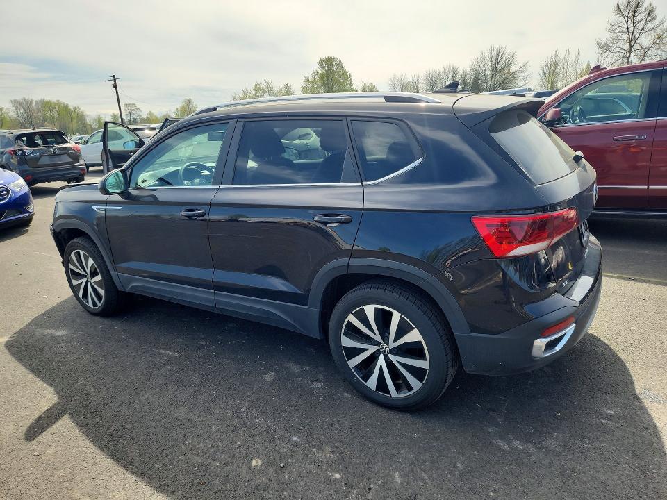 Продаж на аукціоні авто 2022 Volkswagen Taos, vin: 3VVWX7B24NM091065, номер лоту: 49046666