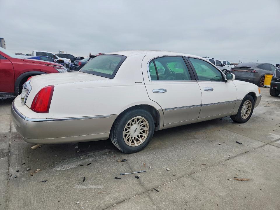 Продаж на аукціоні авто 2001 Lincoln Town Car, vin: 1LNHM81WX1Y647304, номер лоту: 50566956