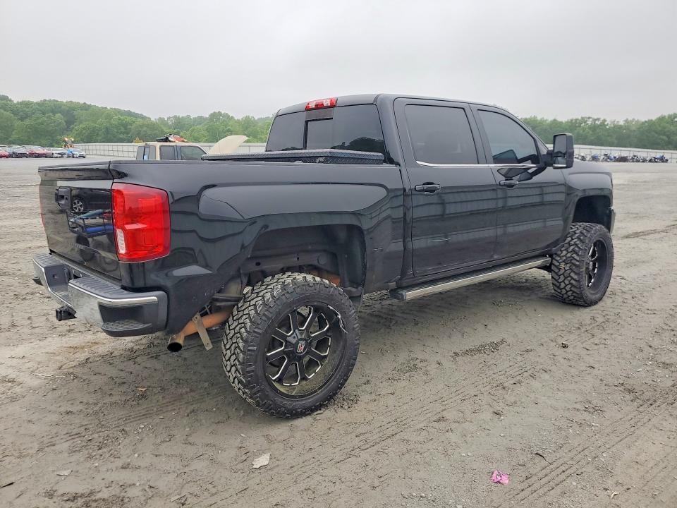 51611776 :رقم المزاد ، 3GCUKSEJ2JG421594 vin ، 2018 Chevrolet Silverado مزاد بيع