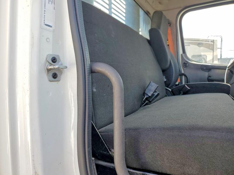 50458576 :رقم المزاد ، 1FVHCYCY8FHGH8678 vin ، 2015 Freightliner M2 مزاد بيع