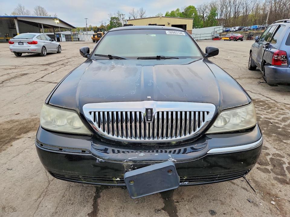 Продажа на аукционе авто 2011 Lincoln Town Car, vin: 2LNBL8FV7BX763778, номер лота: 50983146