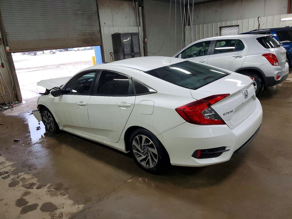 51494486 :رقم المزاد ، 19XFC2F71JE034071 vin ، 2018 Honda Civic مزاد بيع