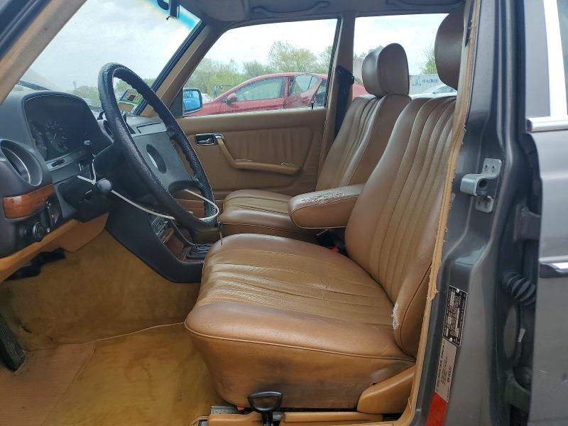 50647576 :رقم المزاد ، WDBAB33C2FA192156 vin ، 1985 Mercedes-benz 300 مزاد بيع