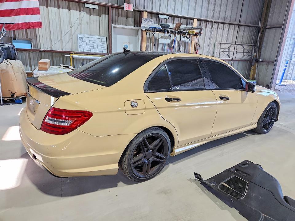 Продажа на аукционе авто 2013 Mercedes-benz C, vin: WDDGF4HB1DR293392, номер лота: 49324216